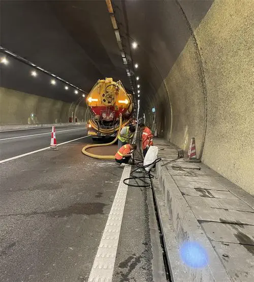 林州隧道排水渠清淤